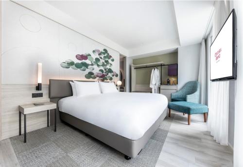 Deluxe Twin - Premium Floor