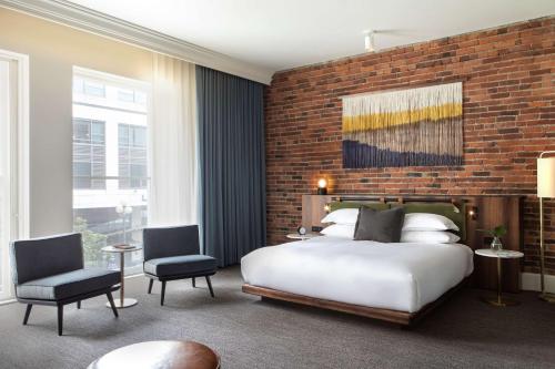 Grand Alexis King Suite