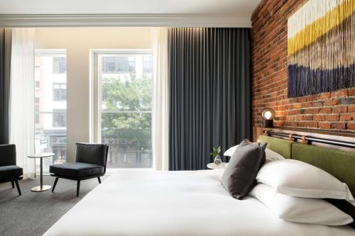 Grand Alexis King Suite