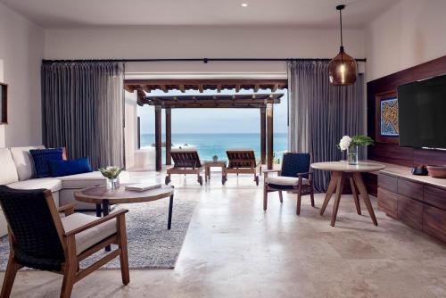 Oceanfront Plunge Pool Suite 