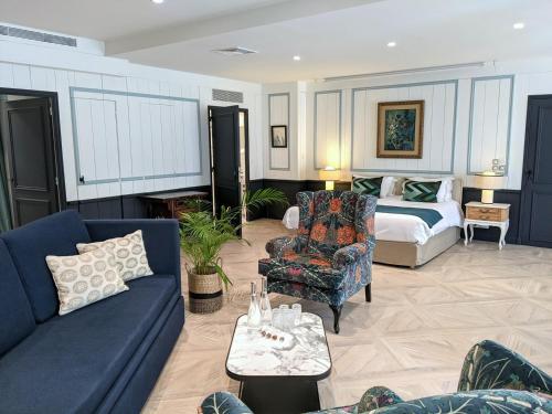 Family Room with Garden View