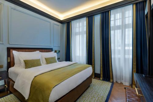 Deluxe Comfort King Room
