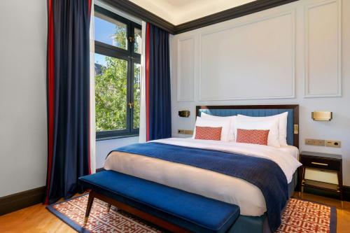 Deluxe Comfort King Room