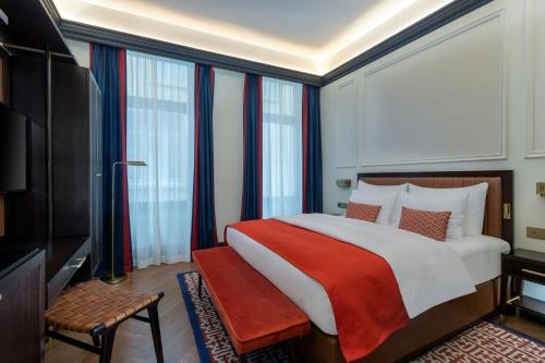 Deluxe Comfort King Room