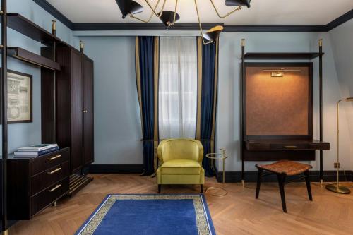 One-Bedroom Junior King Suite