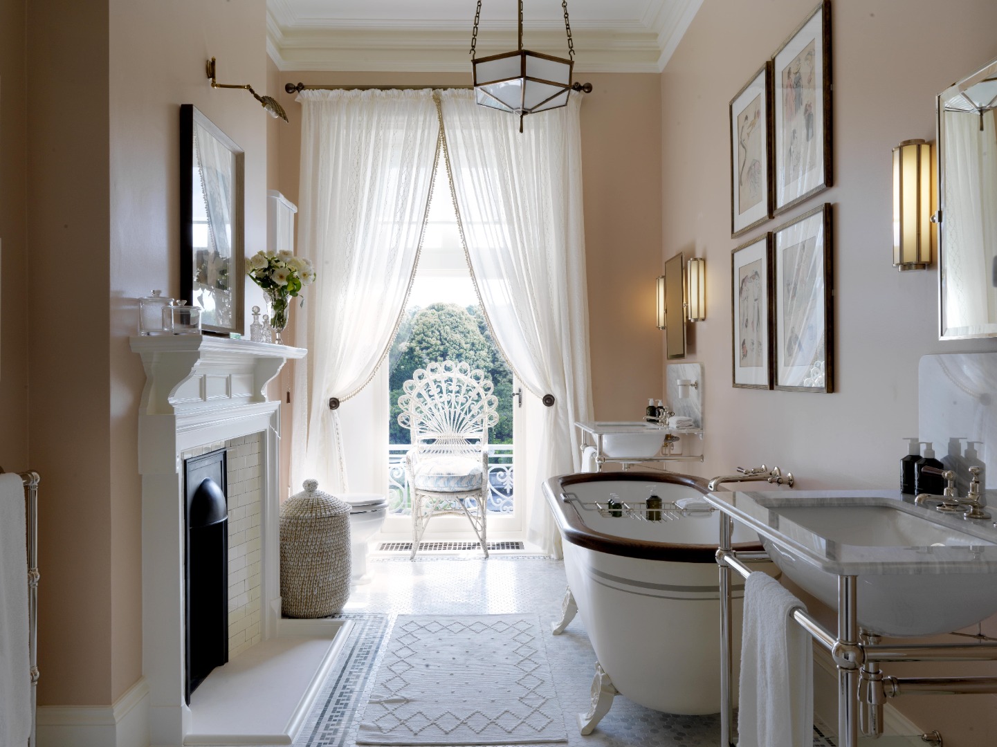 Elizabeth Taylor Main House Suite