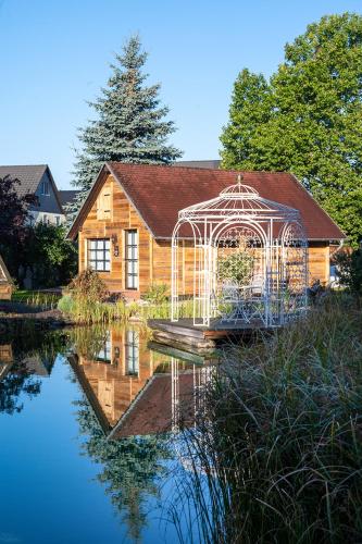 Chalet mit Gartenblick