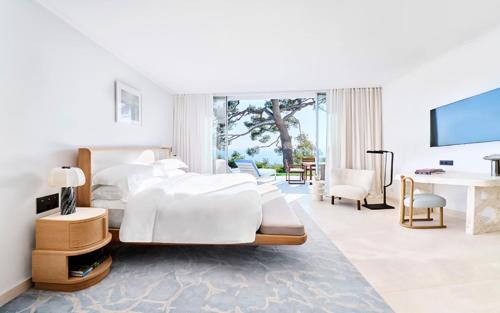 Corniche Garden Room