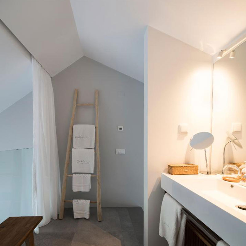 Mezzanine Suite