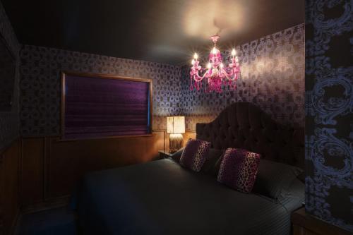 Noir Boudoir Suite