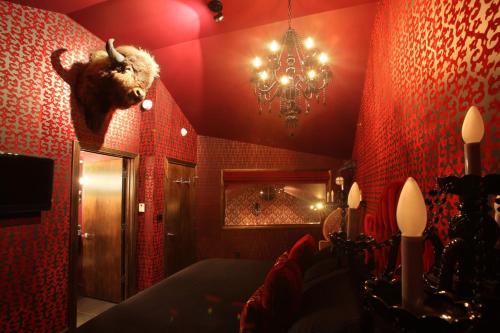 Noir Boudoir Suite