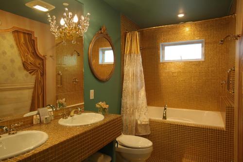Amadeus' Bride Suite