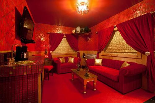 Miss Kitty's Saloon Suite