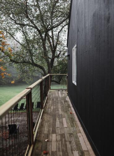 Deluxe Riverside King W/Patio