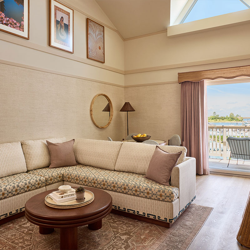 Harbor King Suite