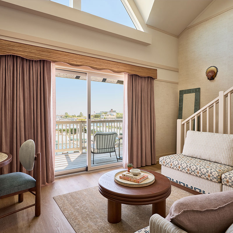 Harbor King Suite