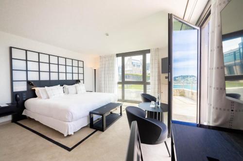 Deluxe Double Room with Terrace and Sea View