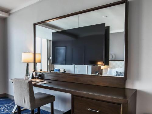 Fairmont Queen Room