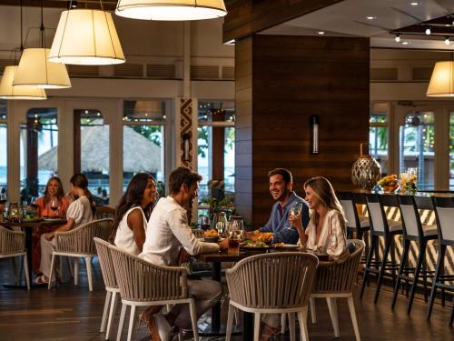 Deluxe Queen Room with Roll In Shower and Ocean View - Mobility Accessible