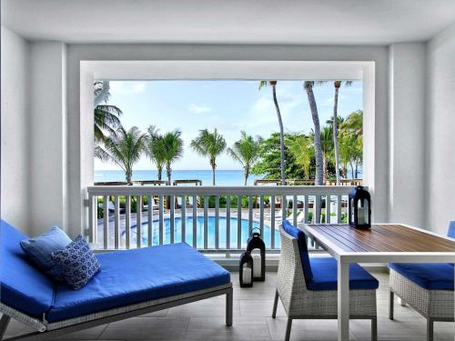Villa with King Bed and Balcony - Ocean View