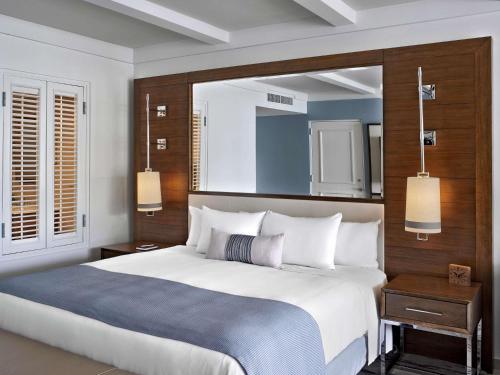 Villa with King Bed and Balcony - Ocean View