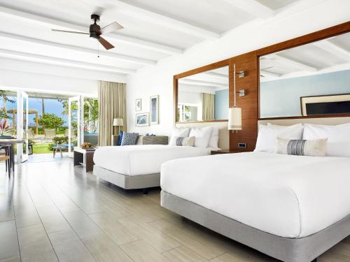 Oceanside Villa with Two Queen Beds and Terrace - Tub with Grab Bars - Mobility Accessible