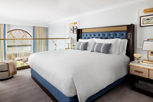 Club Bi-Level Executive Suite
