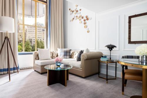 Club Bi-Level Executive Suite