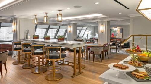 Club Bi-Level Executive Suite