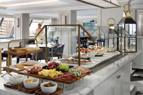 Club Bi-Level Executive Suite