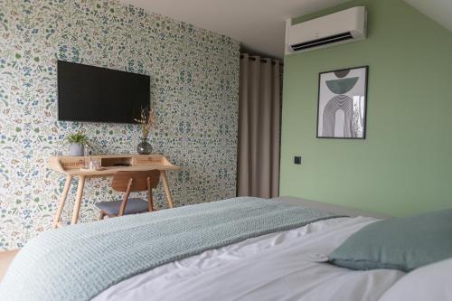 Double Room with Balcony and Sea View