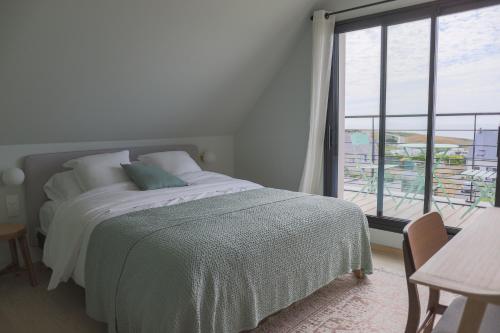 Double Room with Balcony and Sea View
