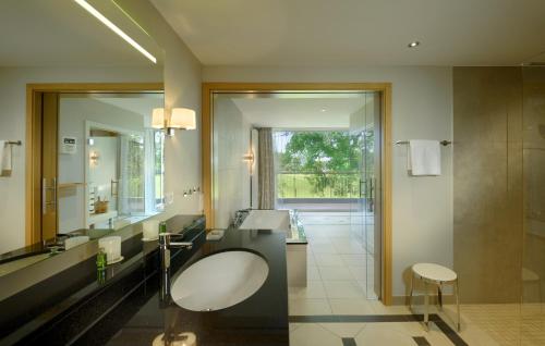 Suite with Spa Bath
