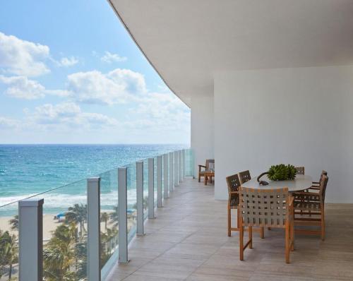 Grand Ocean View Three Bedroom Residential Suite 