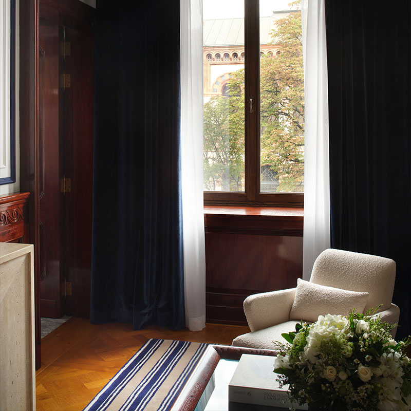 Premier Corner Room