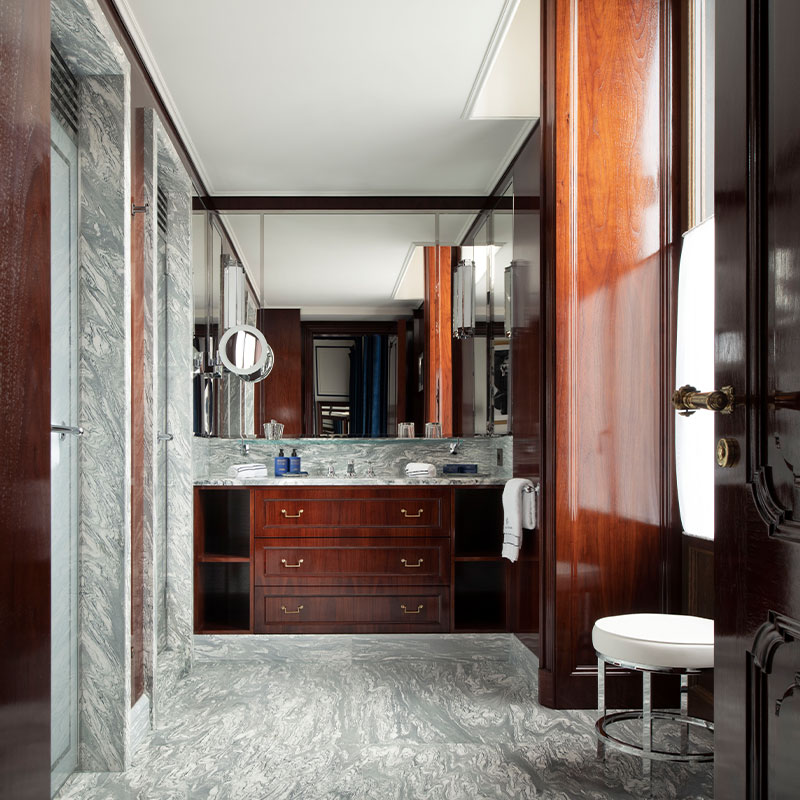 Premier Corner Room
