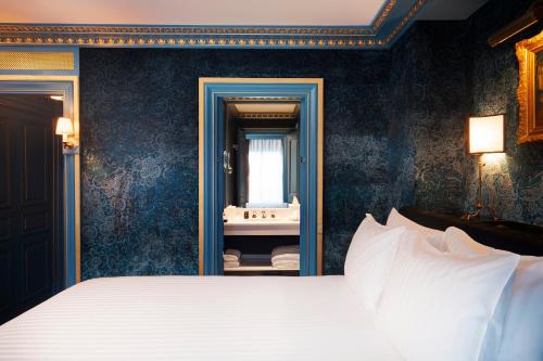 Marcel Proust  DeLuxe Room 