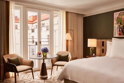 Deluxe Room, King