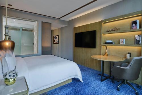 Deluxe King Room with River View