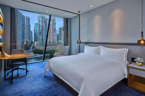 Deluxe King Room with River View