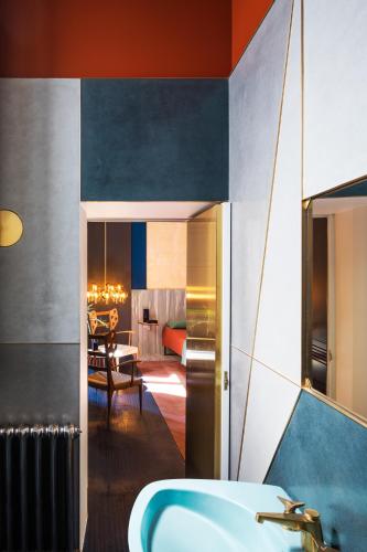 Suite with City View