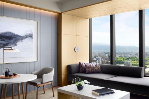 Deluxe Suite, Club lounge access, 1 Bedroom Suite, 2 Doubles