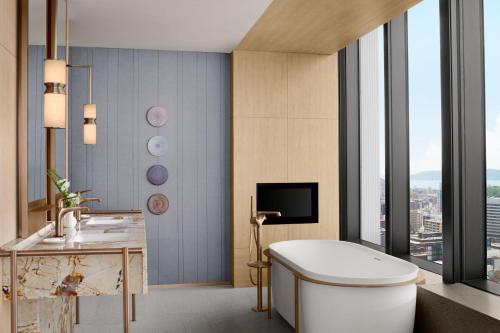Premium Suite, Club lounge access, 1 Bedroom Suite, 1 King