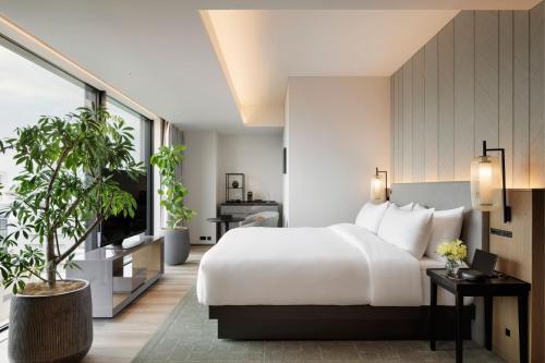 Euphoria Deluxe King Room with City View