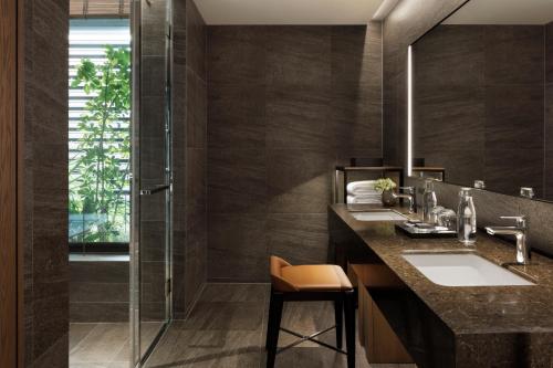 Euphoria Premier Corner Twin Room with Park View