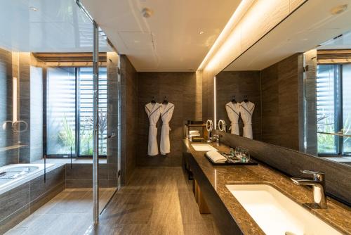 Euphoria Premier Corner Twin Room with Park View