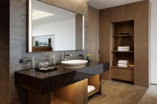 Euphoria Premier King Room with City View