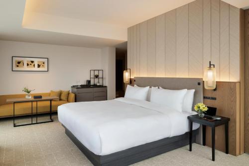 Euphoria Premier Corner King Room with Park View