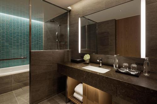 Euphoria Premier Corner King Room with Park View