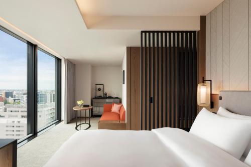 Euphoria Premier King Room City View with Butler Box 